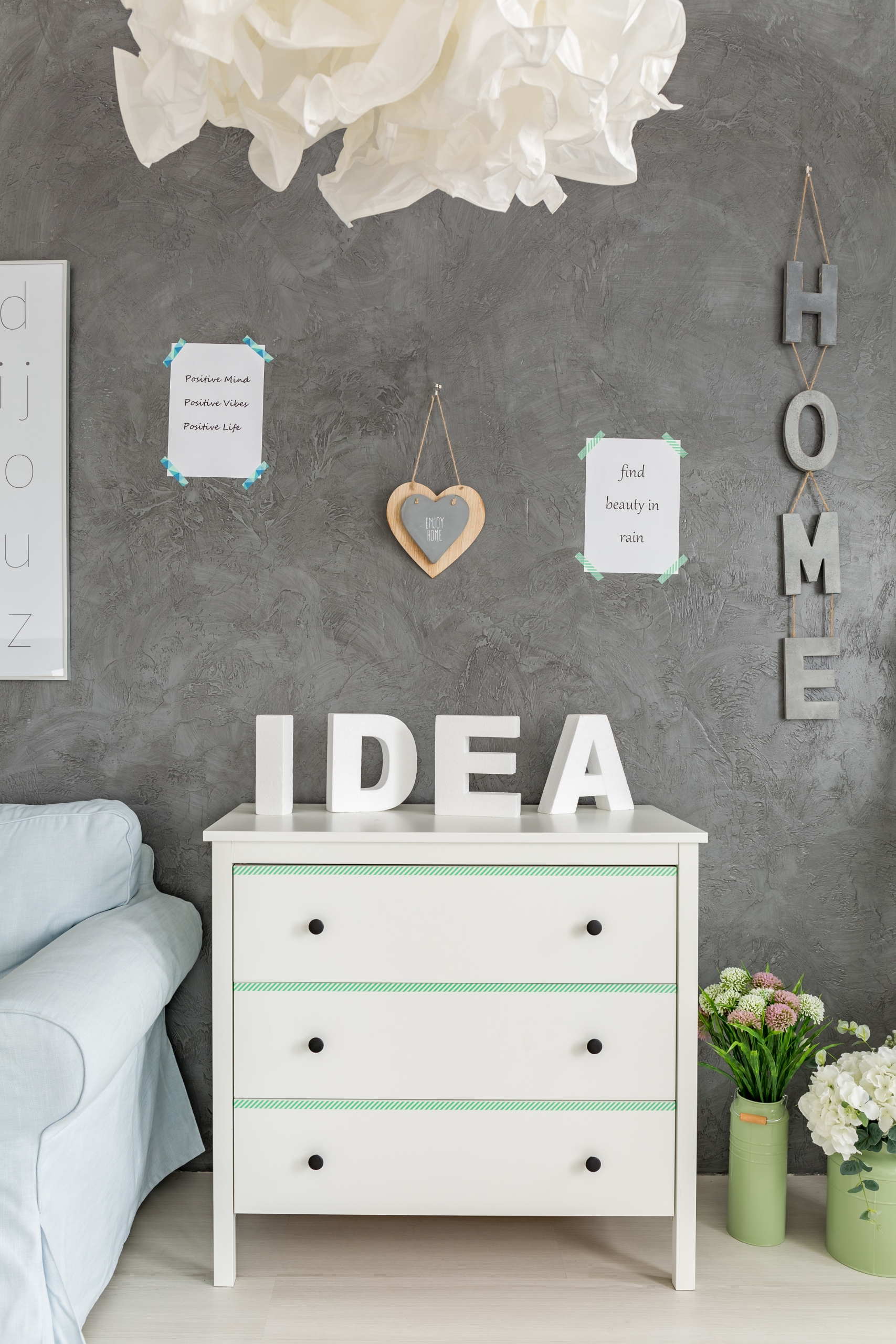 Aranżacja komody w salonie